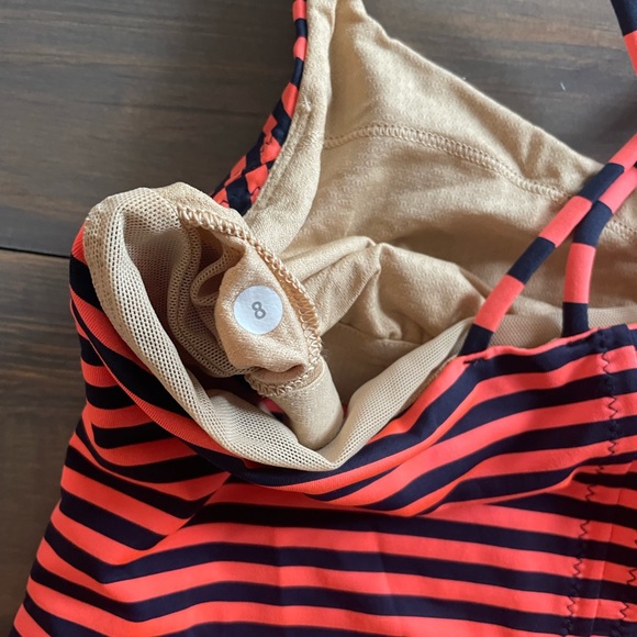 Lululemon Size 8 Tank Top. Built in shelf bra. Great condition. - Picture 4 of 4